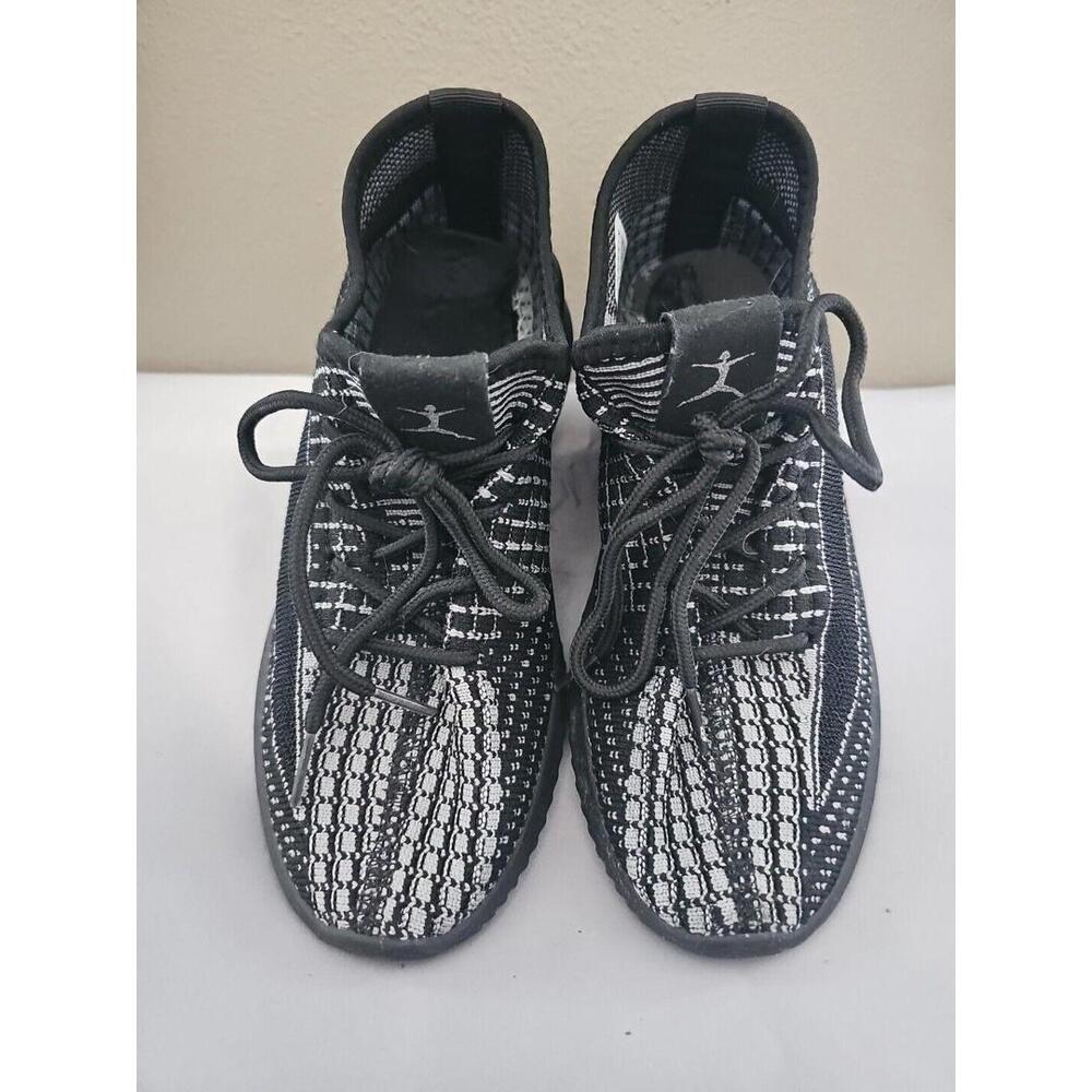 Danskin Women's Sneakers 6.5 Black Slip On Ecstatic Ultra‎ Light Memory Foam